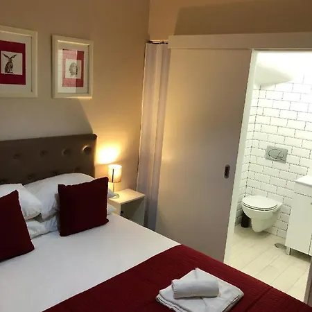 The Capital Boutique פניש