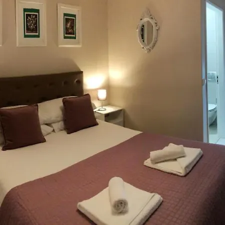 The Capital Boutique פניש