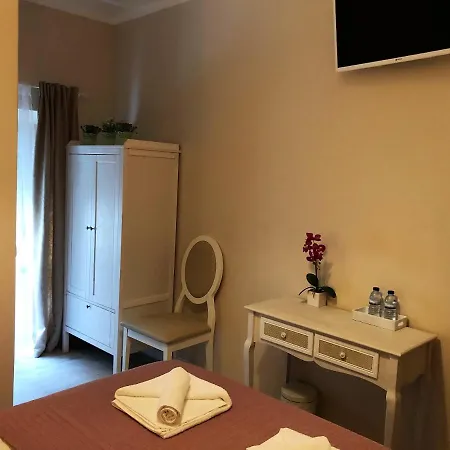 לינה וארוחת בוקר The Capital Boutique