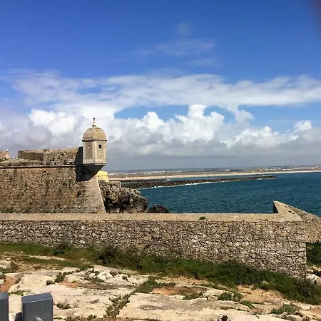 לינה וארוחת בוקר The Capital Boutique 4*