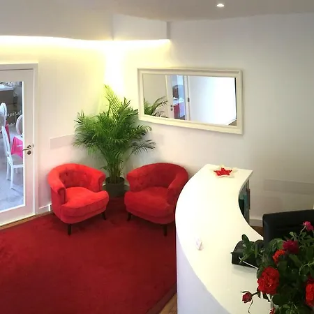 The Capital Boutique פניש